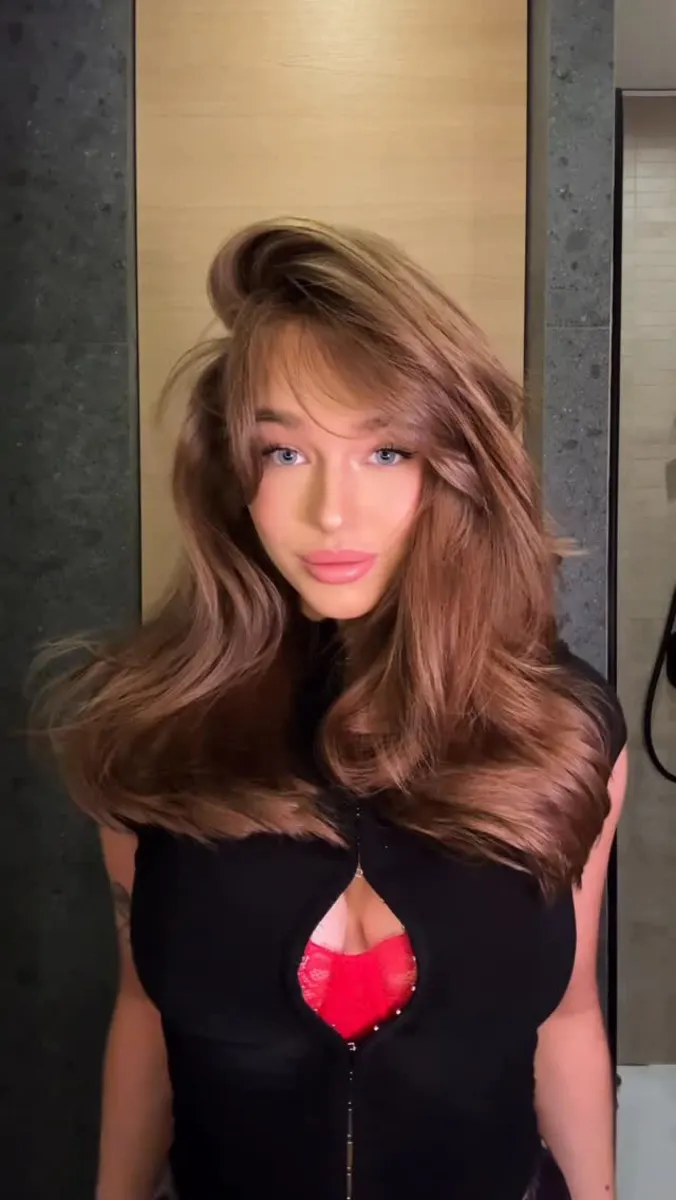 Amira profile in Dubai