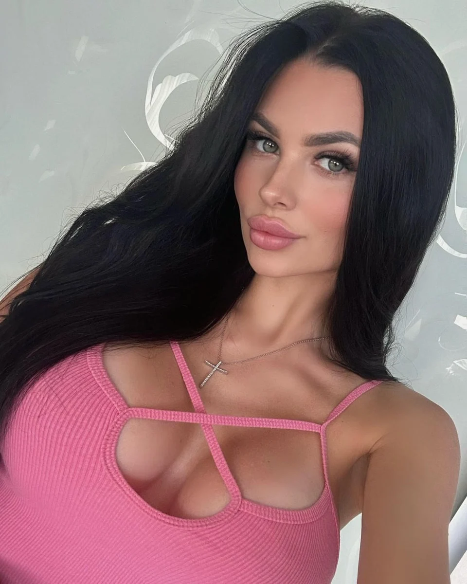 Amira profile in Dubai