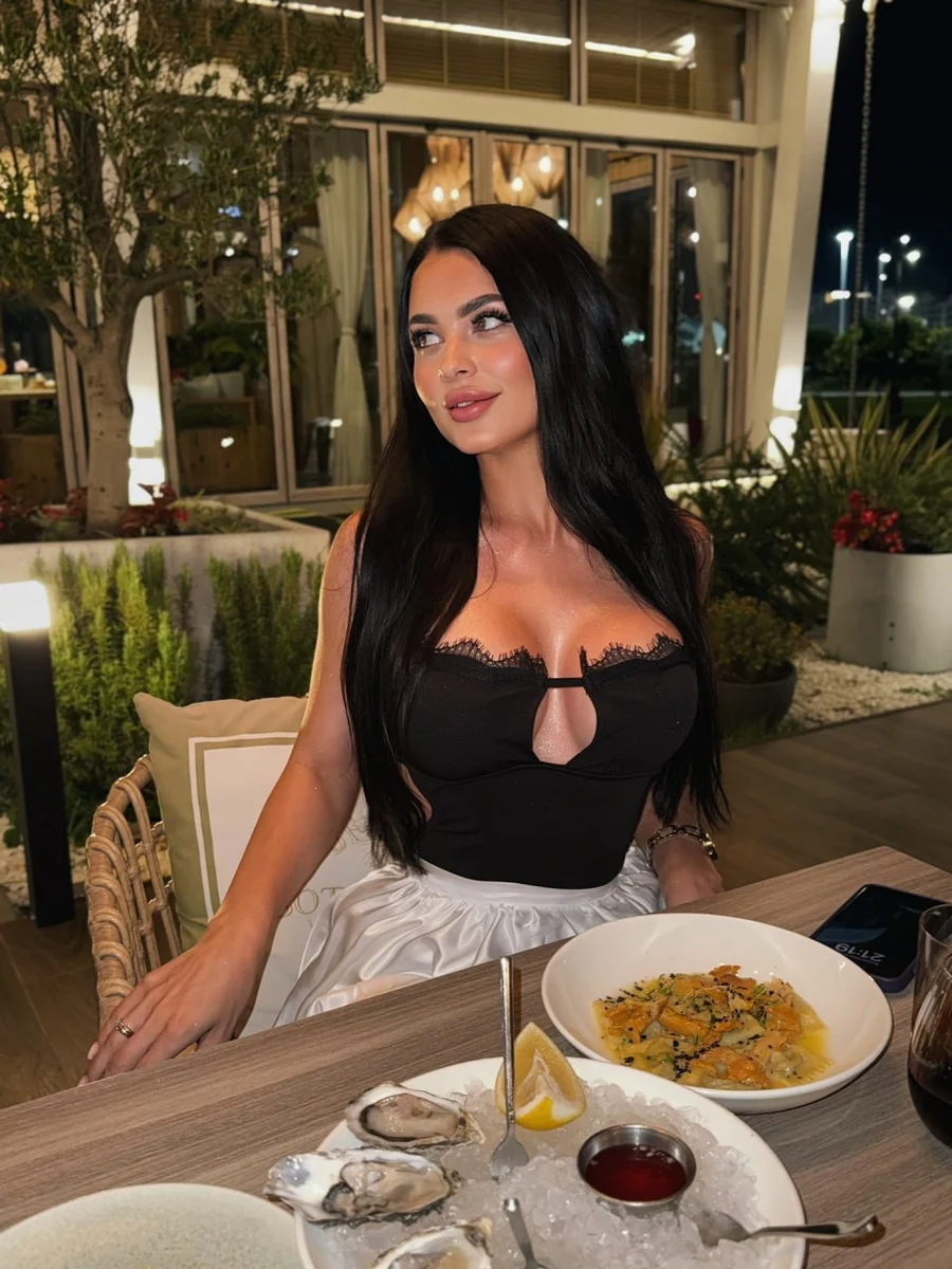 Amira profile in Dubai