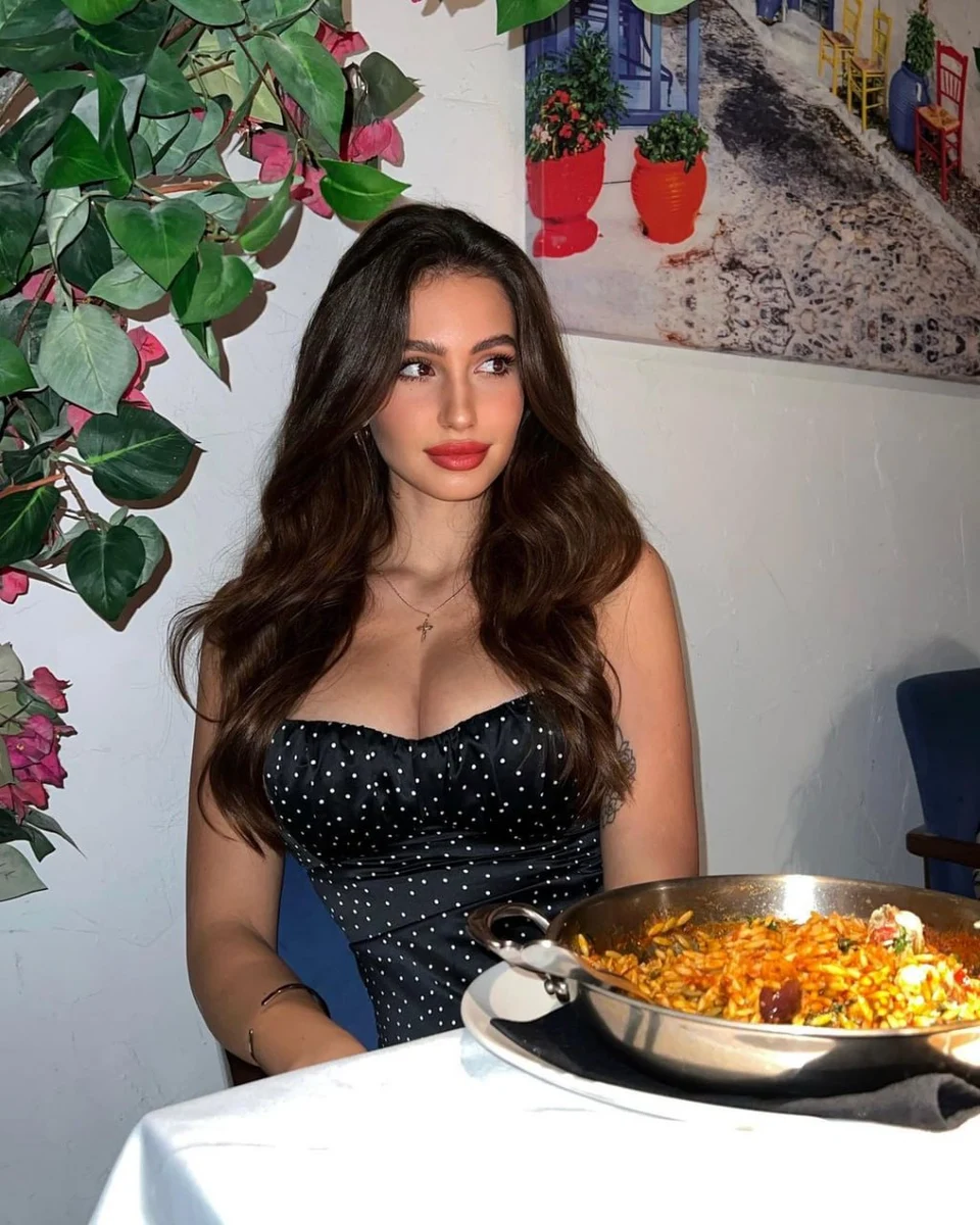 Sophia profile in Dubai